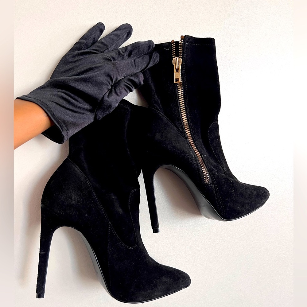 Black heel boots